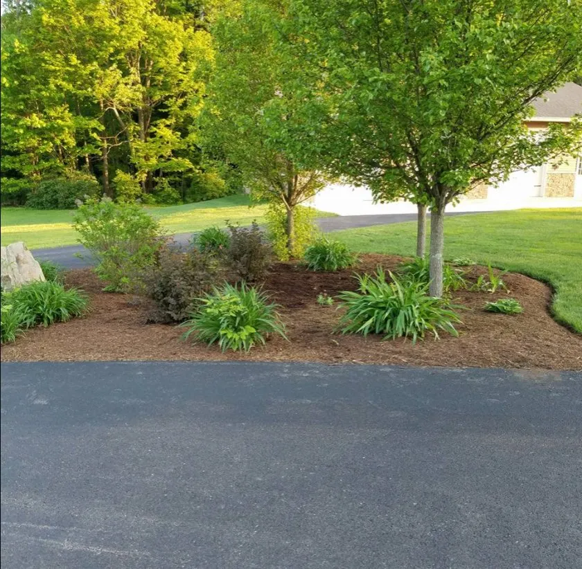Custom lawn mowing service with custom design in Jennerstown, PA by Lantz Lawn Service