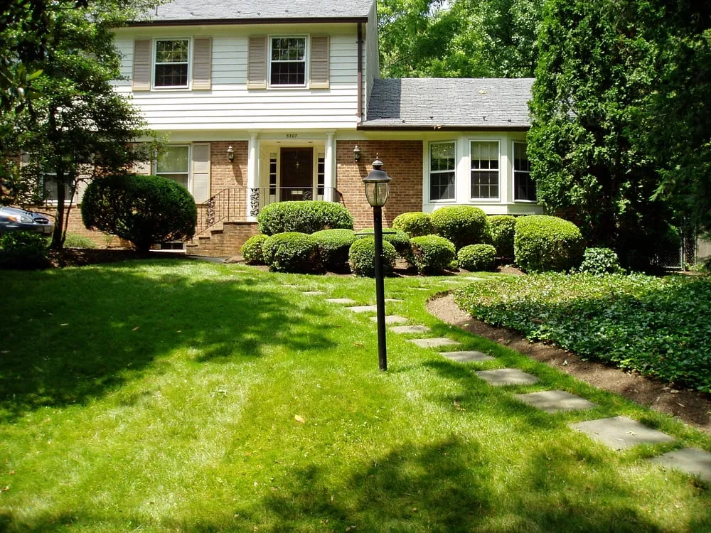 Reliable yard cleanup service experts serving Dayton, MD - Lapinski's Landscaping