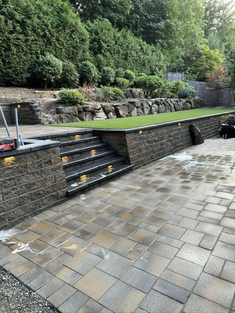 Trusted lawn mowing service experts serving Bellevue, WA - Lara Construction