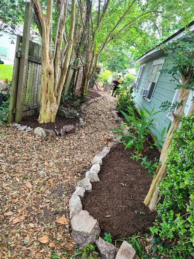 Custom yard maintenance experts serving Houston, TX - Lara landscaping