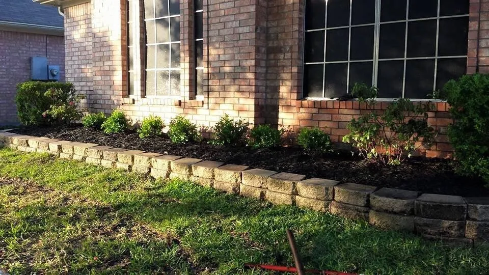Local lawn care service in Crosby, TX by Lara Lawn Service