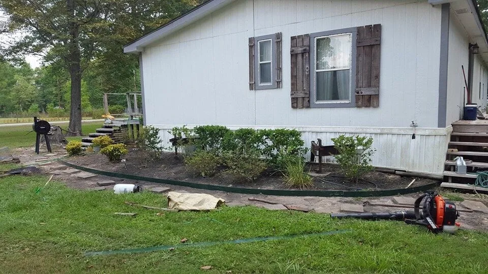 Local lawn care service in Crosby, TX by Lara Lawn Service