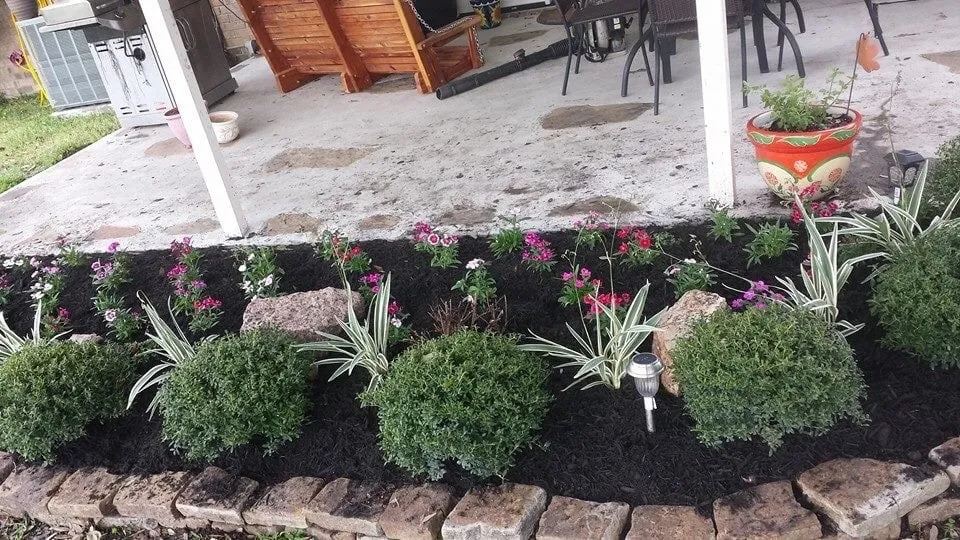 Local lawn mowing service in Crosby, TX by Lara Lawn Service