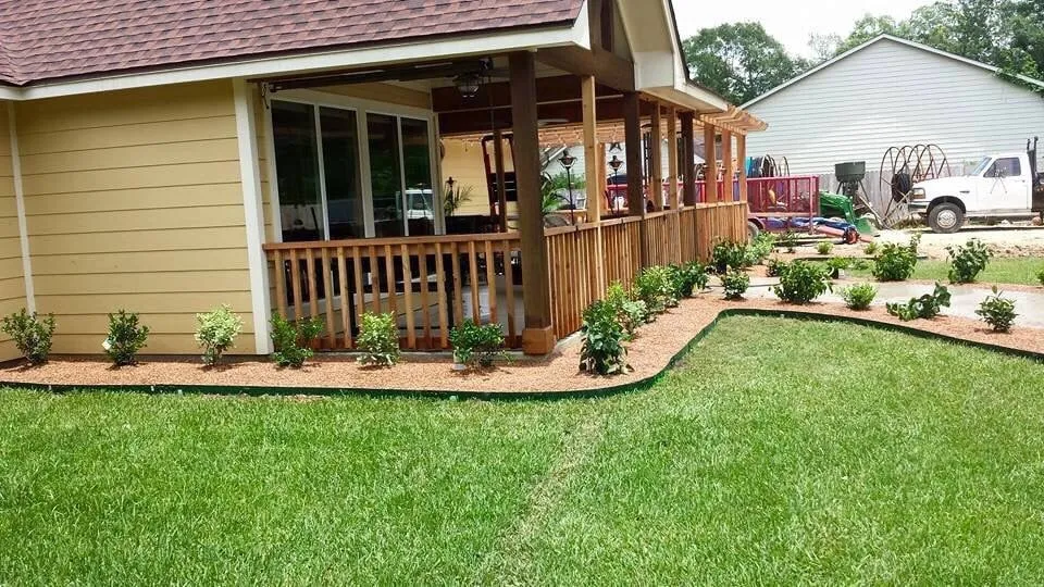 Affordable residential landscaping for homes in Crosby, TX by Lara Lawn Service