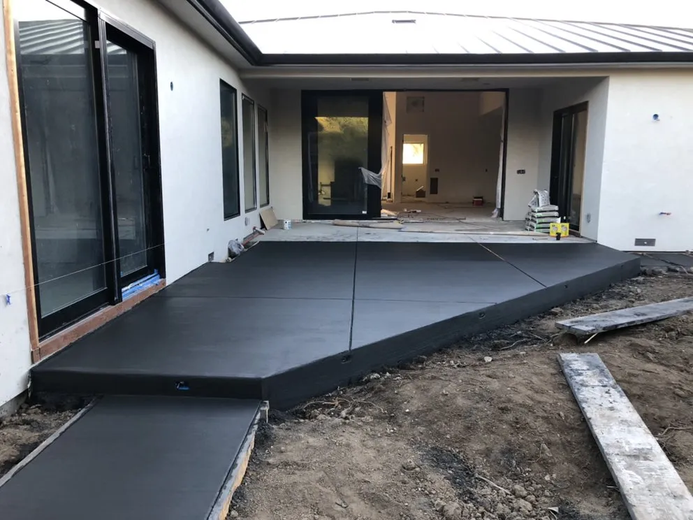 Professional yard cleanup service for year-round maintenance across San Jose, CA - Laras Construction