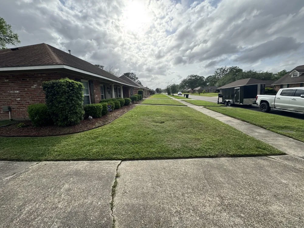 Reliable yard maintenance in Baton Rouge, LA - Lara’s Lawn Service