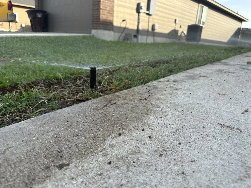 Custom yard maintenance in Uhland, TX by LaRaza Contracting LLC