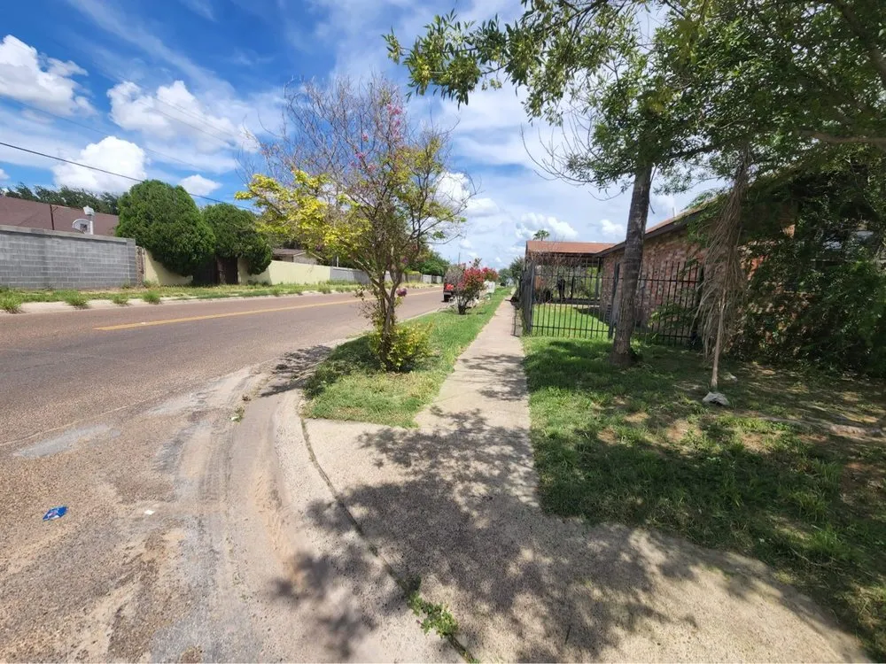 Custom garden landscaping in Laredo, TX by Laredo Lawn Crew Services