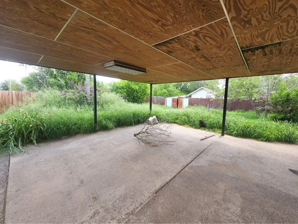 Professional yard maintenance in Laredo, TX - Laredo Lawn Crew Services