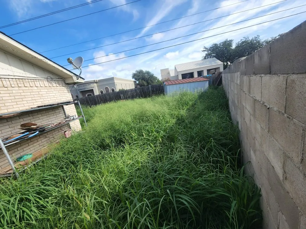 Expert yard maintenance for homes across Laredo, TX - Laredo Lawn Crew Services