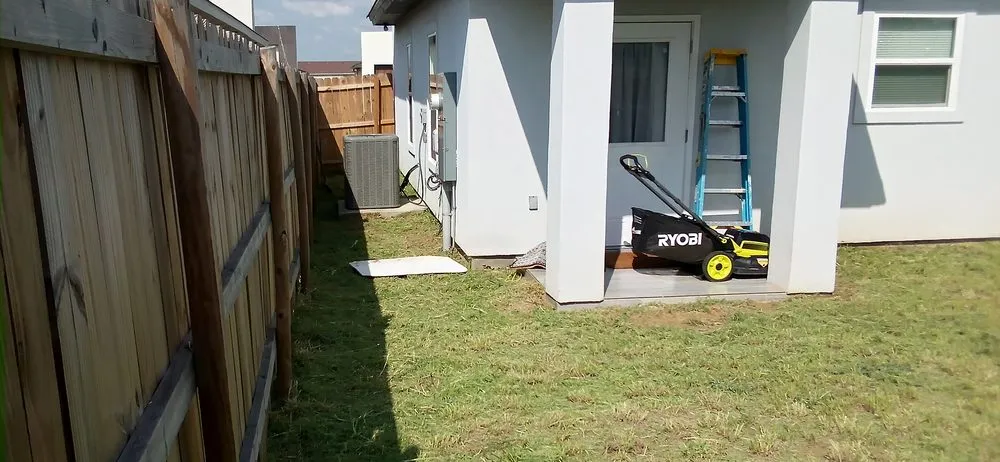 Custom lawn care service for beautiful yards across Laredo, TX - Laredo's Best Landscapers