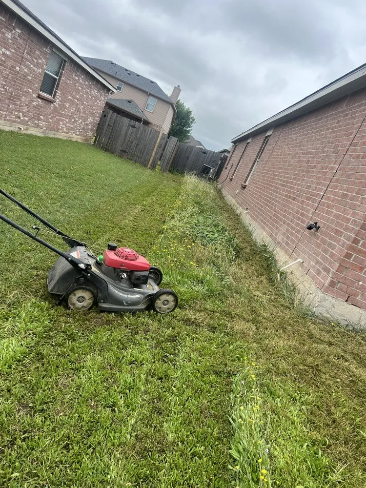 Professional lawn care service in Killeen, TX by Larios Lawn Care