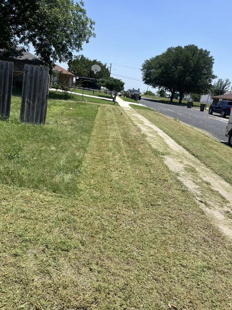 Top-rated yard maintenance in Killeen, TX - Larios Lawn Care