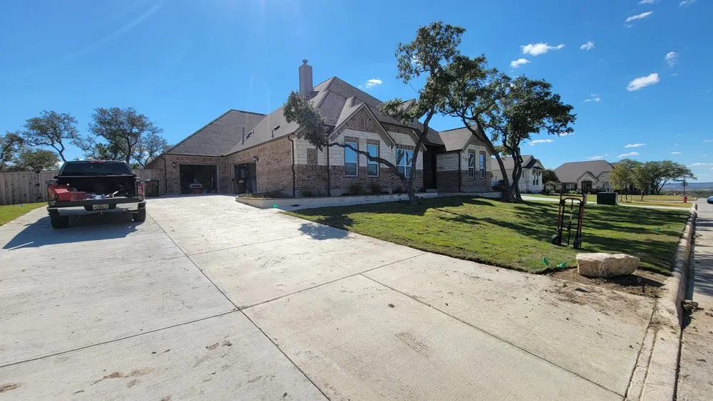 Custom yard maintenance for year-round maintenance in Apopka, FL by Larkin's Landscape & Irrigation