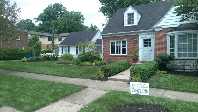 Trusted yard cleanup service experts serving Brookfield, IL - Larry's Lawn Care and Design