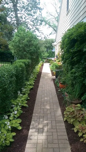 Local landscape installation experts serving Brookfield, IL - Larry's Lawn Care and Design