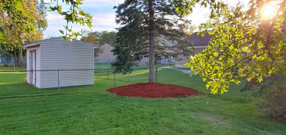 Custom lawn mowing service in Southgate, MI by Larry's Lawn Care