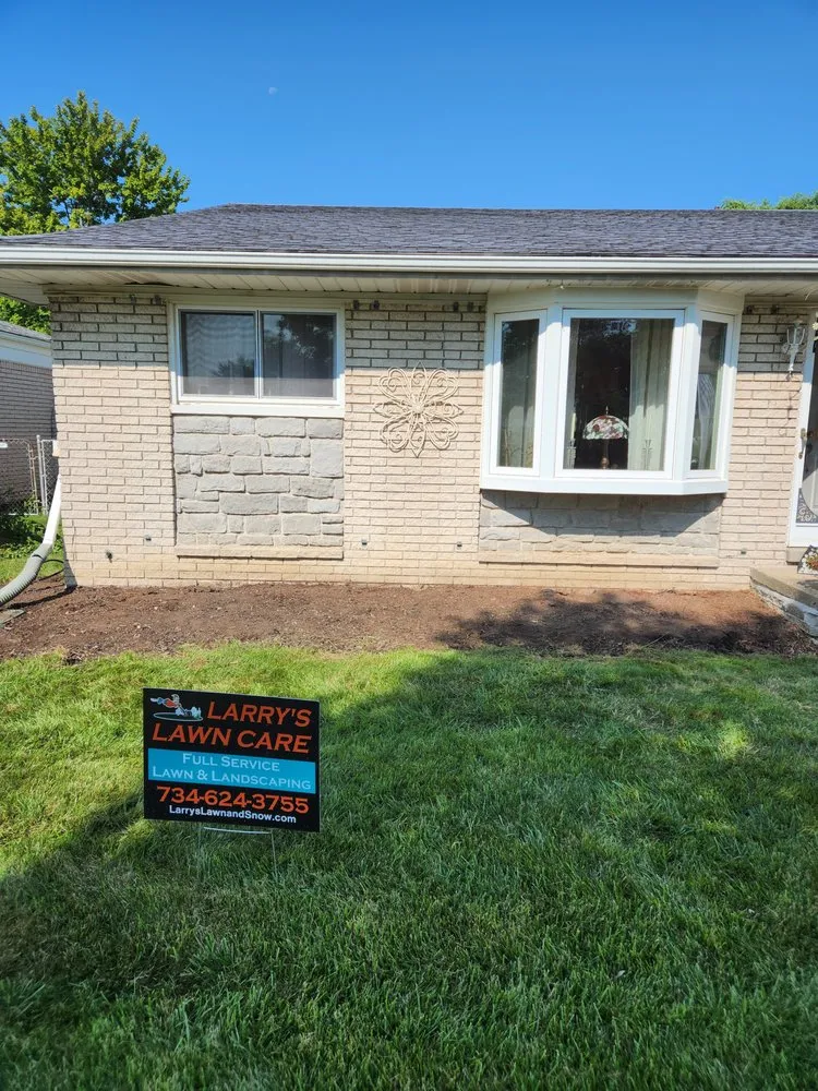 Top-rated lawn mowing service for beautiful yards across Southgate, MI - Larry's Lawn Care