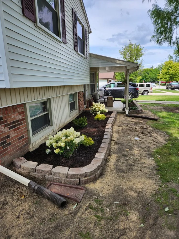 Expert landscaping services in Southgate, MI - Larry's Lawn Care
