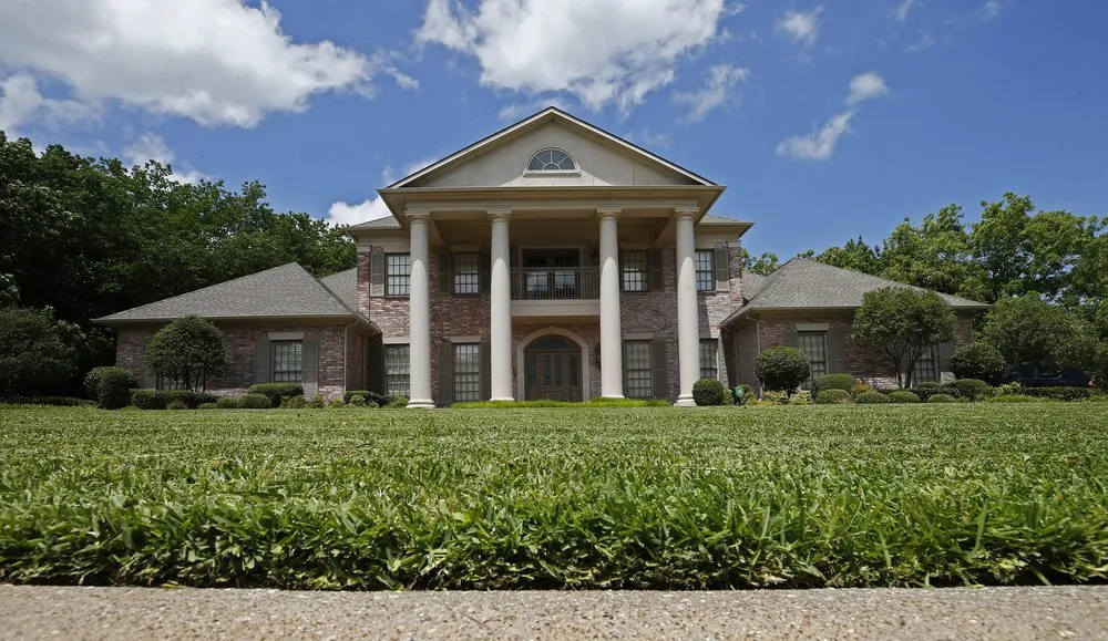 Affordable lawn mowing service experts serving Cumby, TX - Larry's Lawn Mowing Service