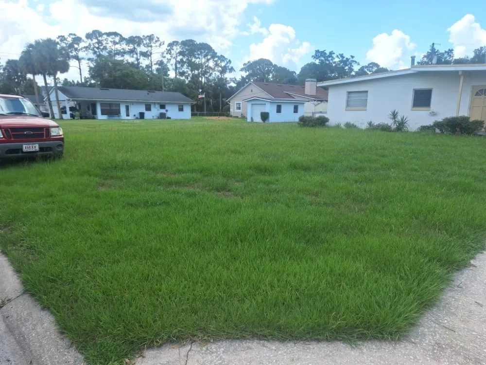 Trusted garden landscaping in Alafaya, FL by Larry's Mowing & Pressure Washing Services