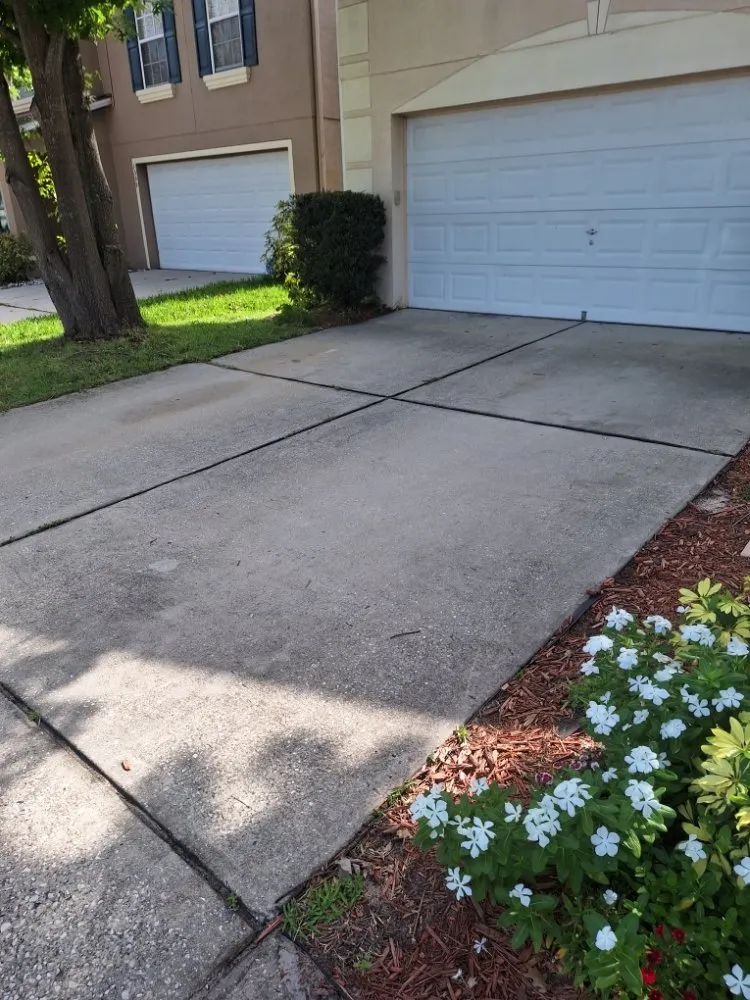 Affordable lawn mowing service near you across Alafaya, FL - Larry's Mowing & Pressure Washing Services