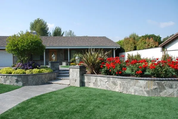 Larsen Landscape Construction & Design, Inc. Logo