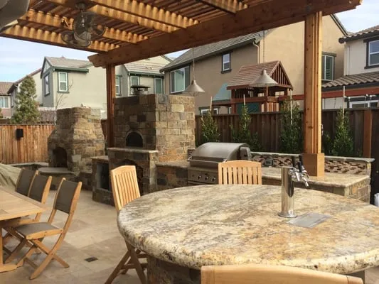 Larson Landscape Logo