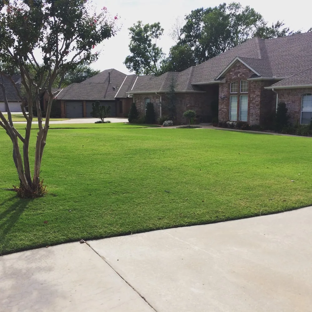 Top-rated yard cleanup service experts serving Mustang, OK - Larson's Lawn & Landscape