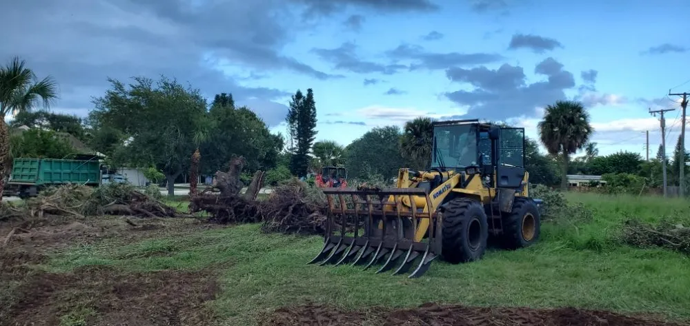 Custom garden landscaping in Cocoa, FL - Lary & Brothers Landscaping