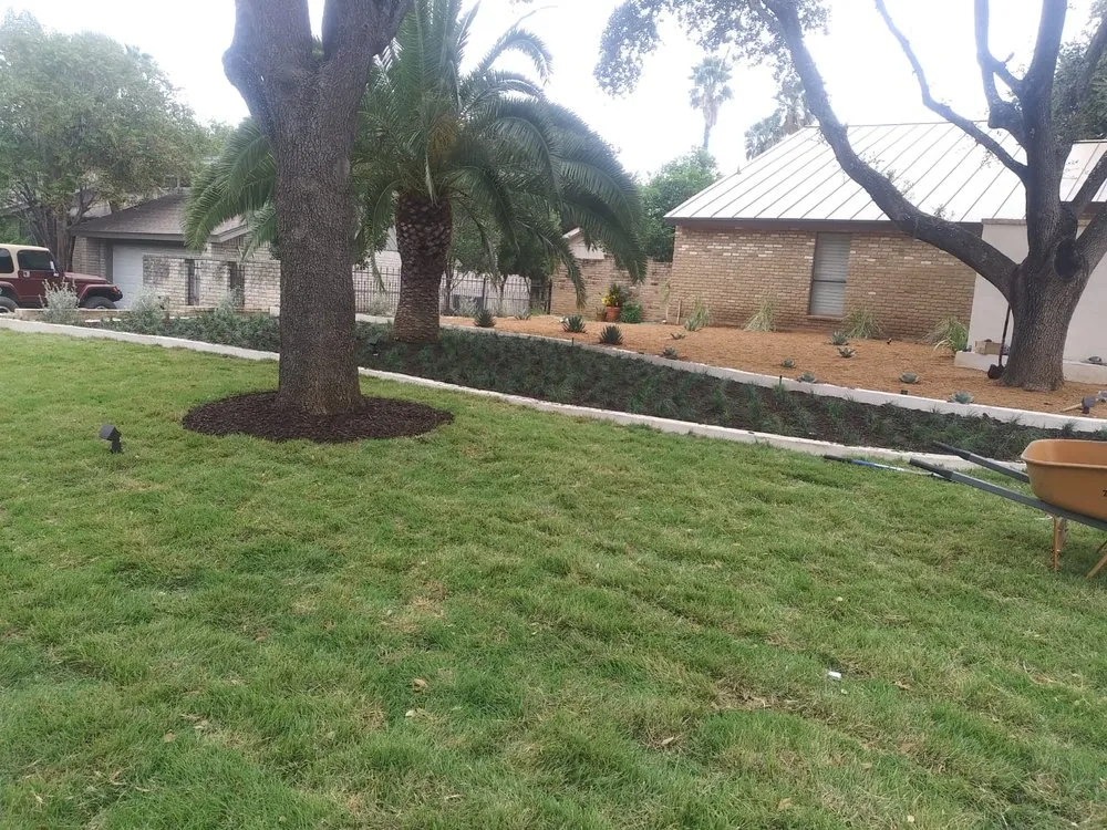 Custom garden landscaping in Laredo, TX by Las Palmas Garden