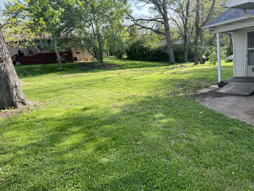 Affordable garden landscaping in Peace Valley, MO by Last Leg Lawncare