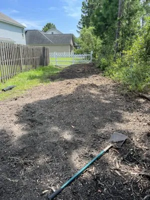 Lasting Cuts Maintenance & Landscaping Logo