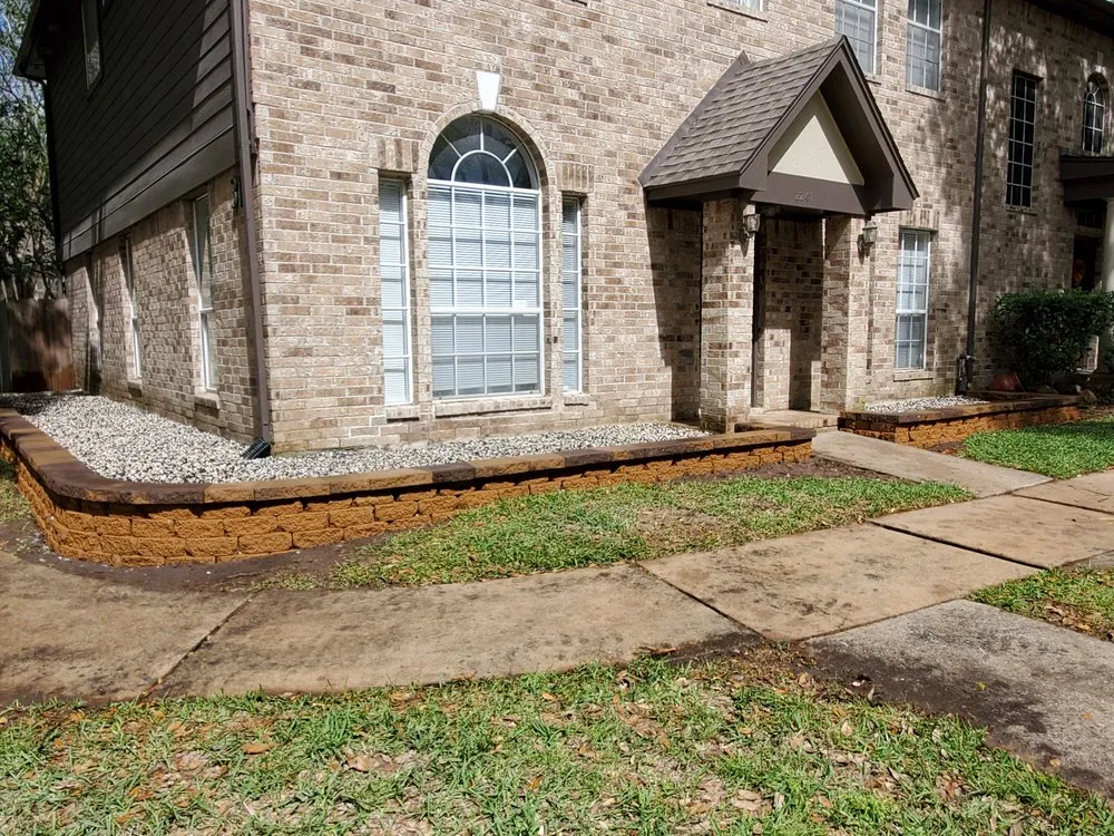 Top-rated outdoor landscaping with custom design in Sugar Land, TX by Lasting Landscapes