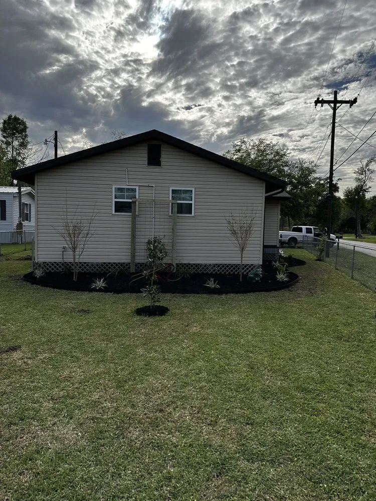 Professional yard maintenance experts serving Vidor, TX - Lathan’s Professional Lawn And Landscaping