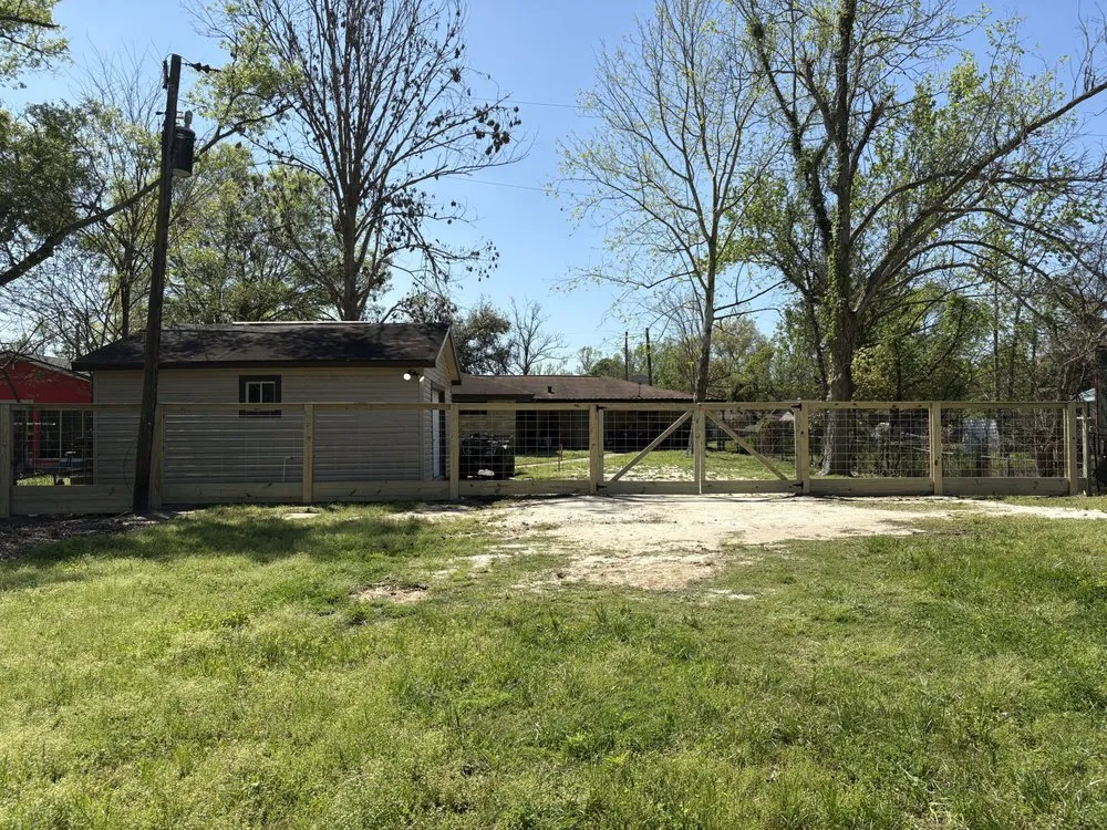 Professional outdoor landscaping in Vidor, TX by Lathan’s Professional Lawn And Landscaping