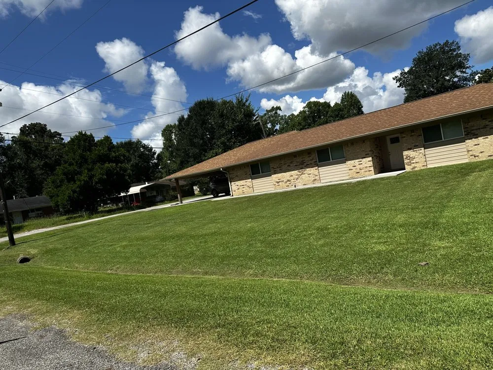 Expert yard cleanup service in Vidor, TX - Lathan’s Professional Lawn And Landscaping