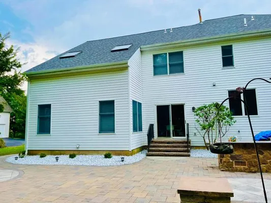 Latino Landscaping & Tree Service Logo