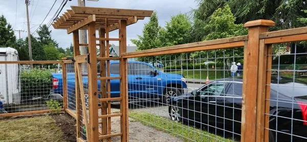 Latinos Lawn & Garden Service Logo