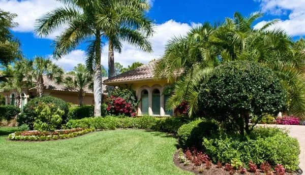 Custom garden landscaping in Naples, FL - Latitude 26 Lawn and Garden