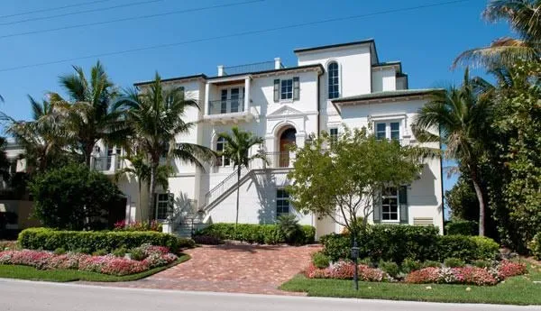 Top-rated yard cleanup service near you across Naples, FL - Latitude 26 Lawn and Garden