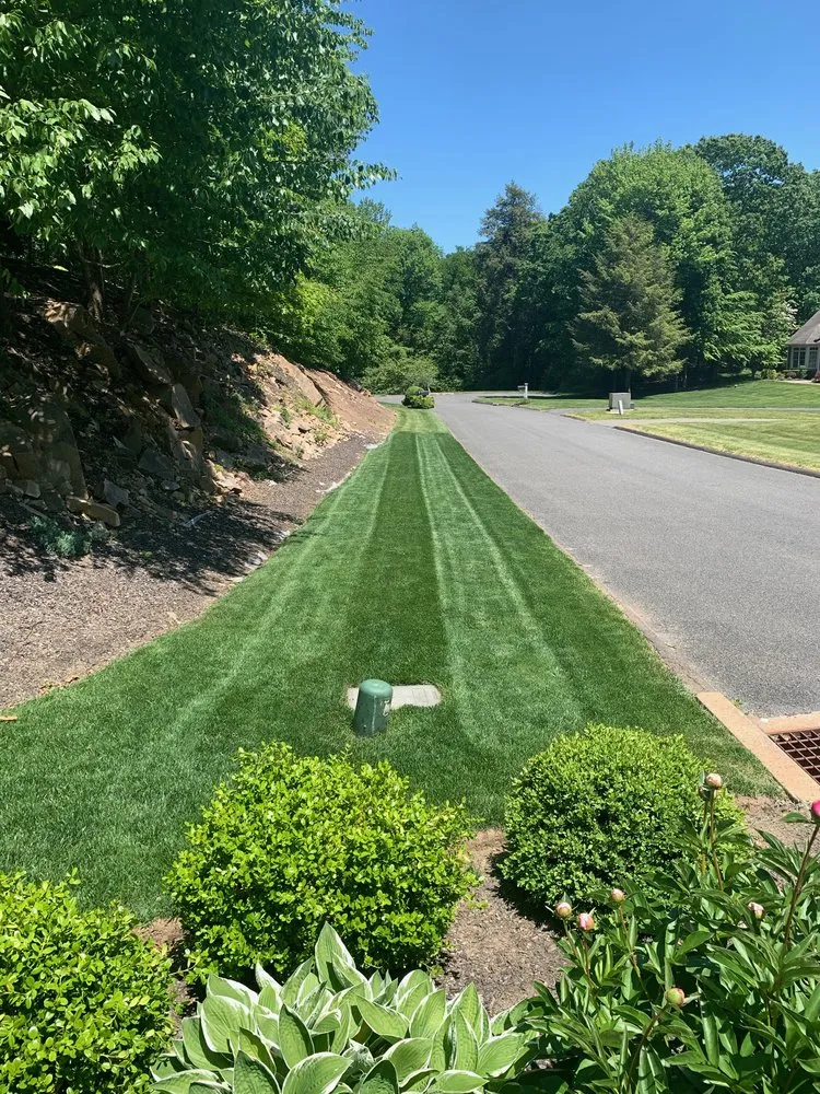 Custom lawn care service experts serving Newtown, CT - Lattanzio Landscaping
