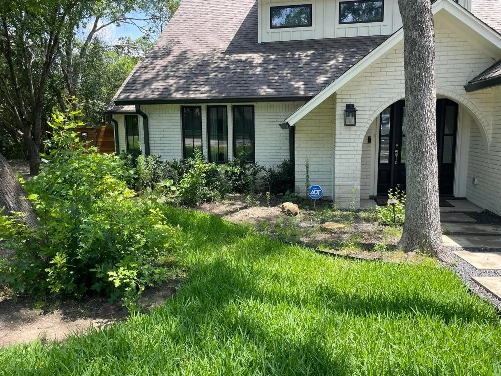 Affordable yard maintenance experts serving Pleasanton, CA - Laura’s Landscaping Service