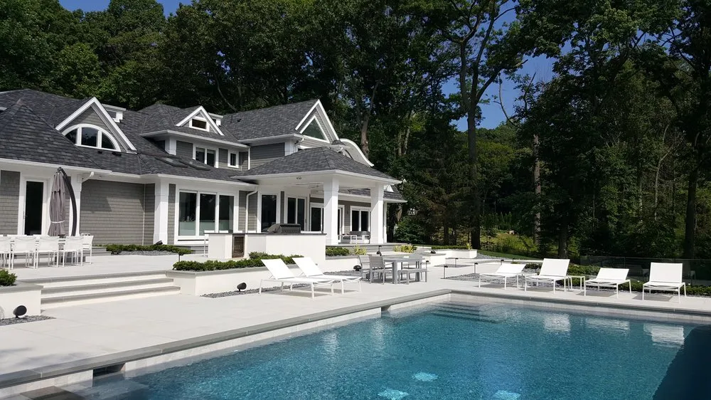 Top-rated yard cleanup service experts serving Huntington, NY - Laurel Group