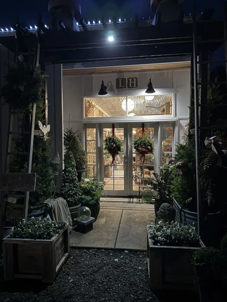 Local residential landscaping for beautiful yards across Estacada, OR - Laurel Hedge