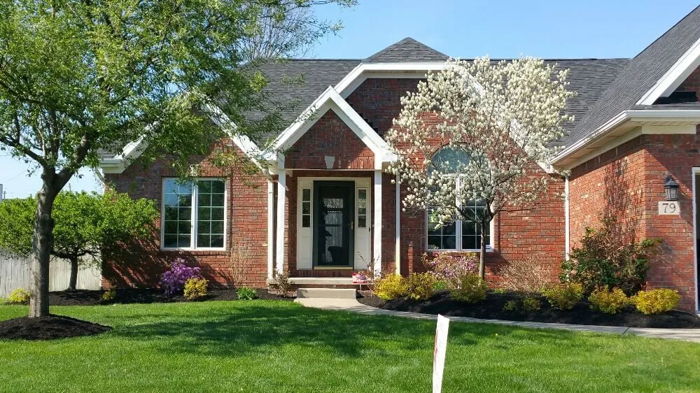 Expert lawn care service in Clarence, NY - Lauren's Pro Landscapes