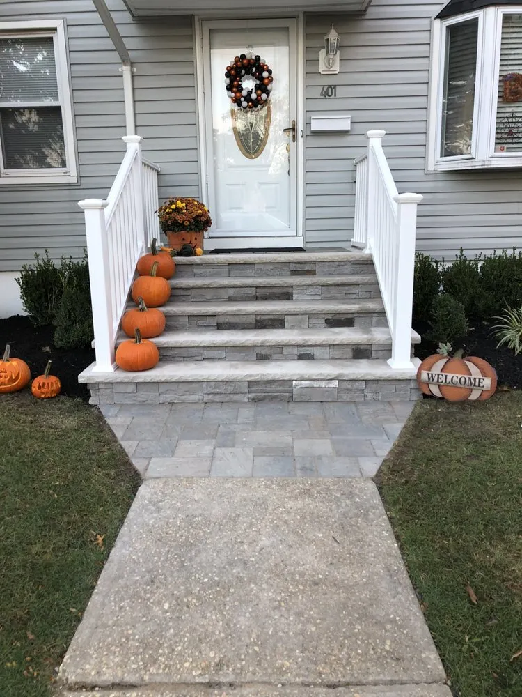 Custom lawn mowing service near you in Manalapan, NJ by Lauro Landscaping