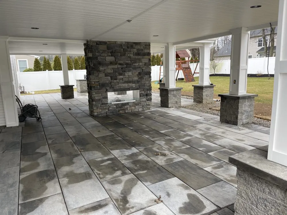 Professional yard cleanup service for beautiful yards across Manalapan, NJ - Lauro Landscaping