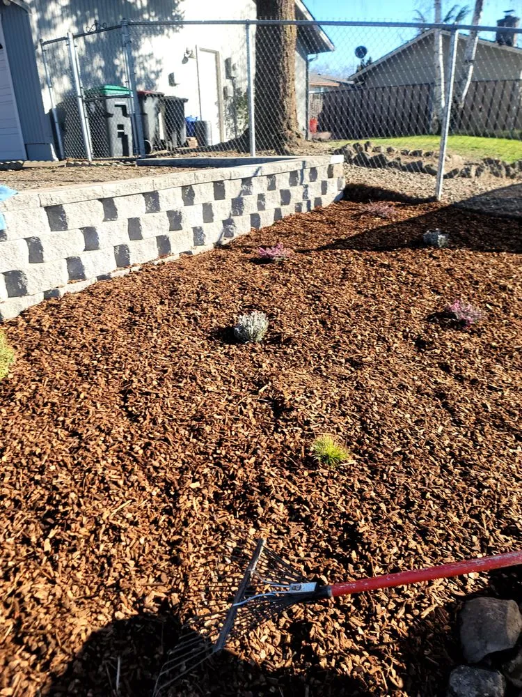 Top-rated outdoor landscaping experts serving Central Point, OR - Lava Landscape
