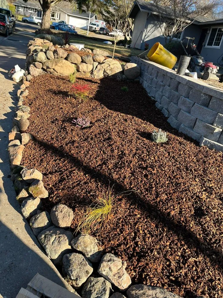 Expert outdoor landscaping experts serving Central Point, OR - Lava Landscape